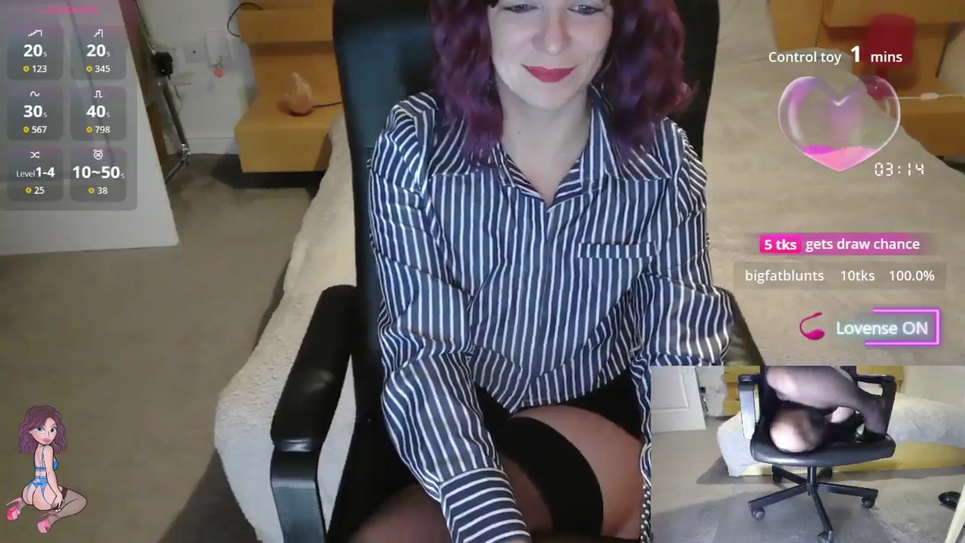 Gallery image thumbnail from size2shoes's myfreecams stream on, 11/12/2025, 17:44 image 16 of 20