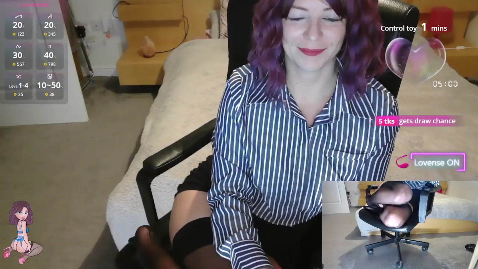 Gallery image thumbnail from size2shoes's myfreecams stream on, 11/12/2025, 17:44 image 14 of 20