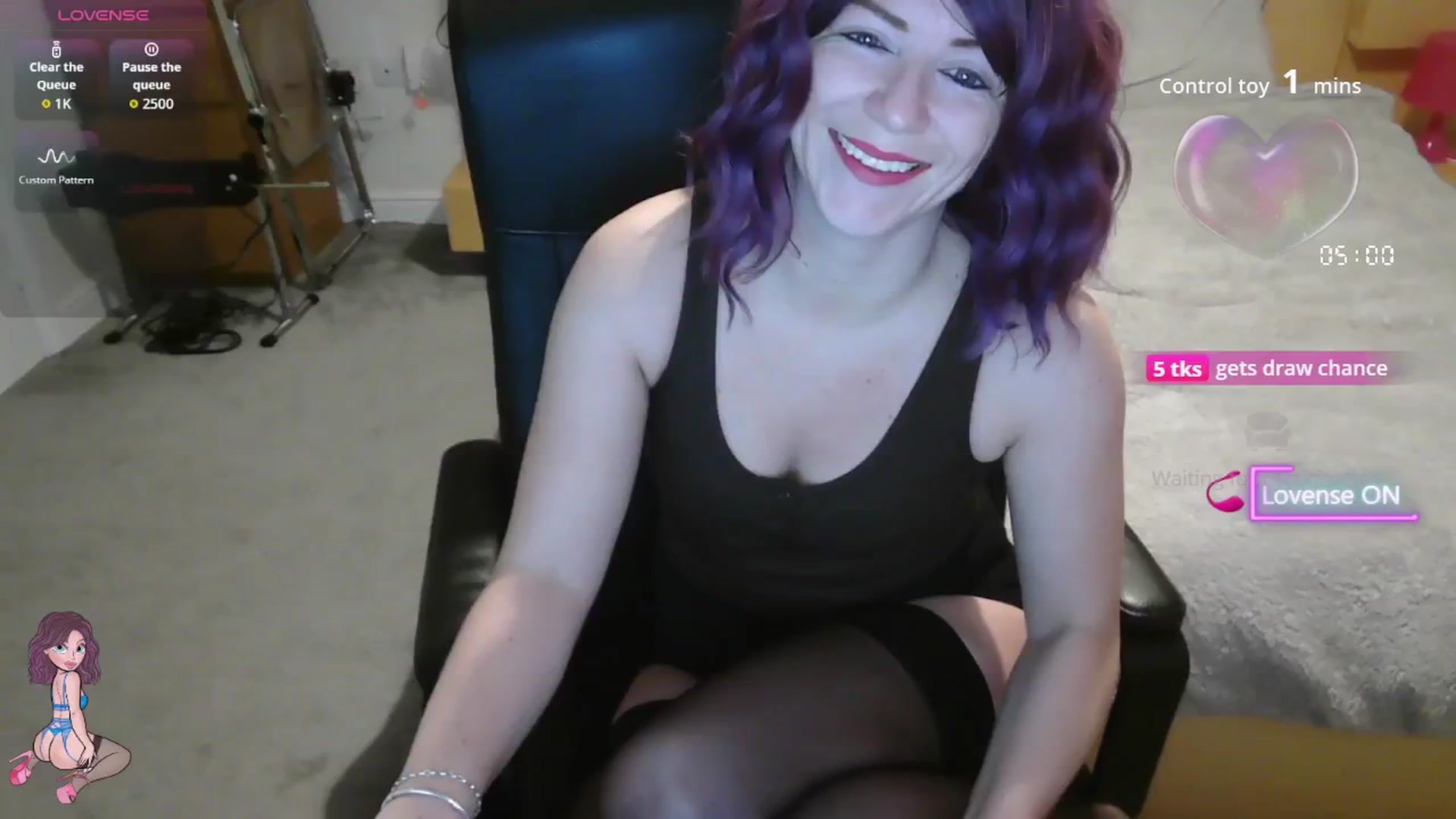 Gallery image thumbnail from size2shoes's myfreecams stream on, 11/13/2025, 23:24 image 15 of 20