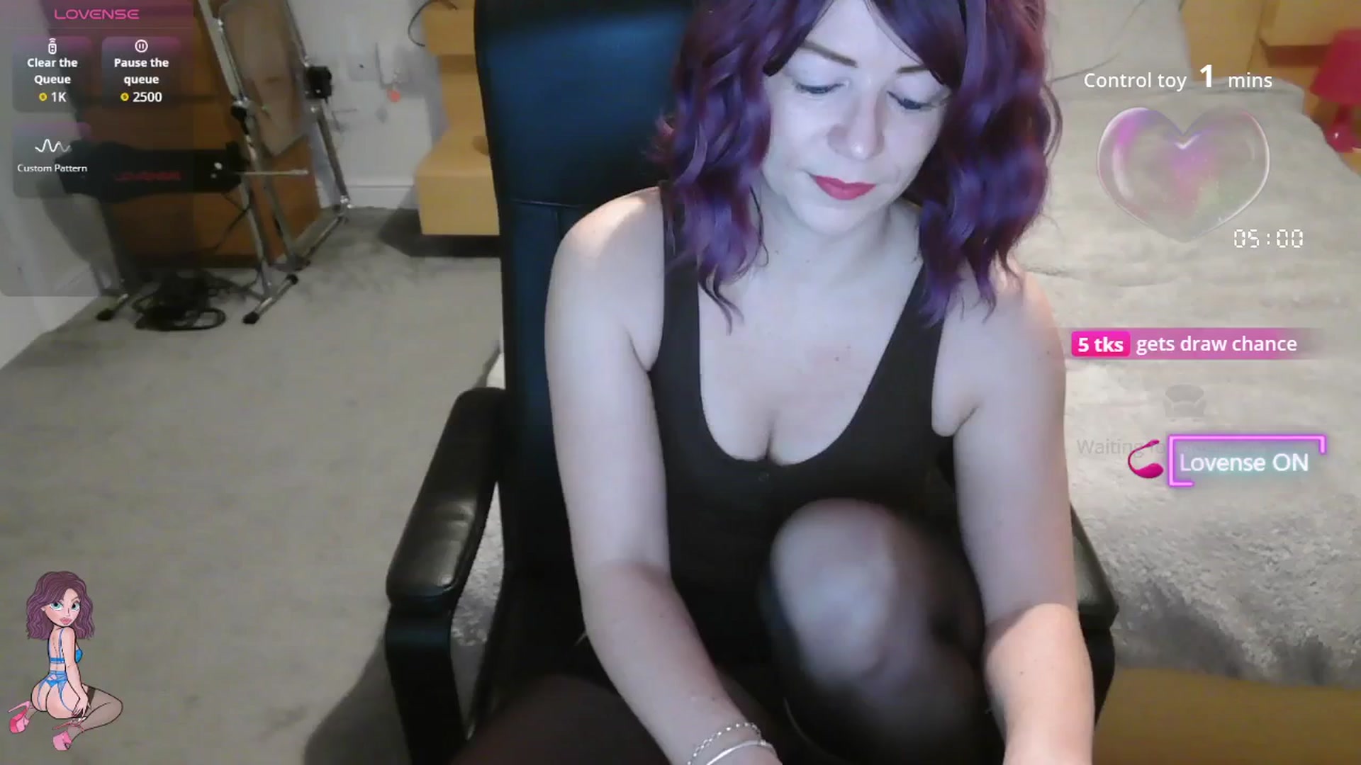 Gallery image thumbnail from size2shoes's myfreecams stream on, 11/13/2025, 23:24 image 12 of 20