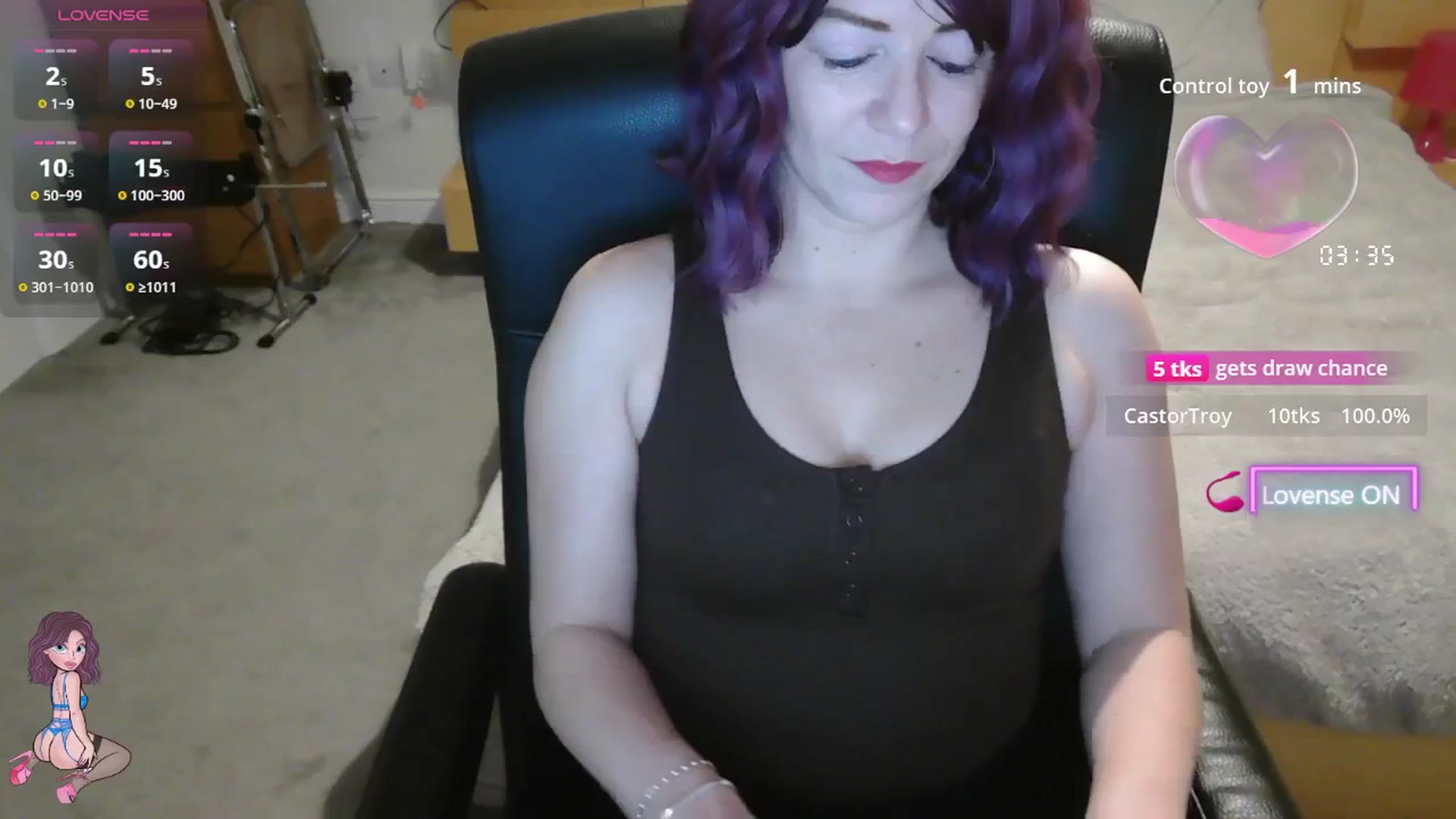 Gallery image thumbnail from size2shoes's myfreecams stream on, 11/14/2025, 24:48 image 12 of 20
