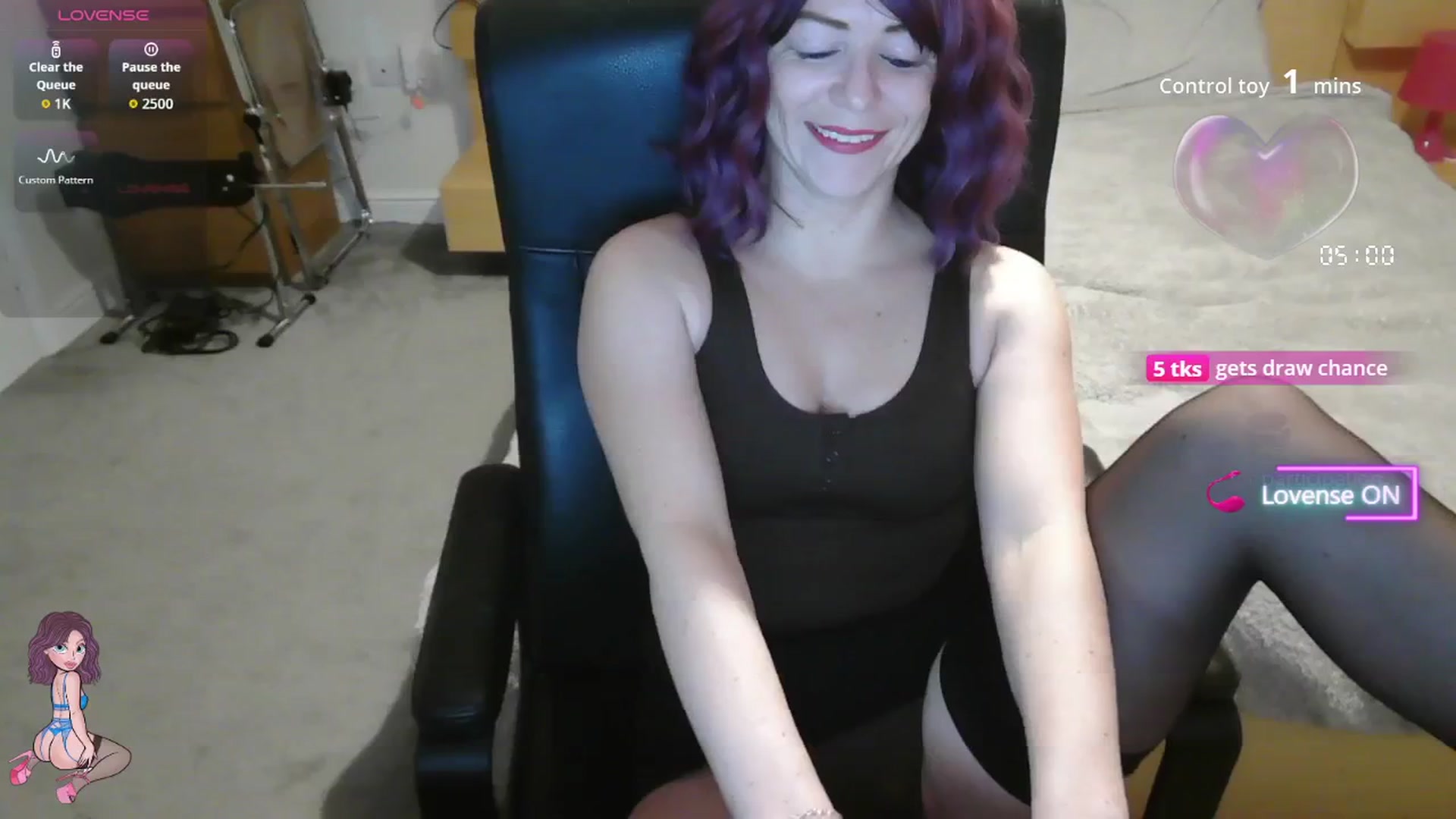 Gallery image thumbnail from size2shoes's myfreecams stream on, 11/14/2025, 24:48 image 8 of 20