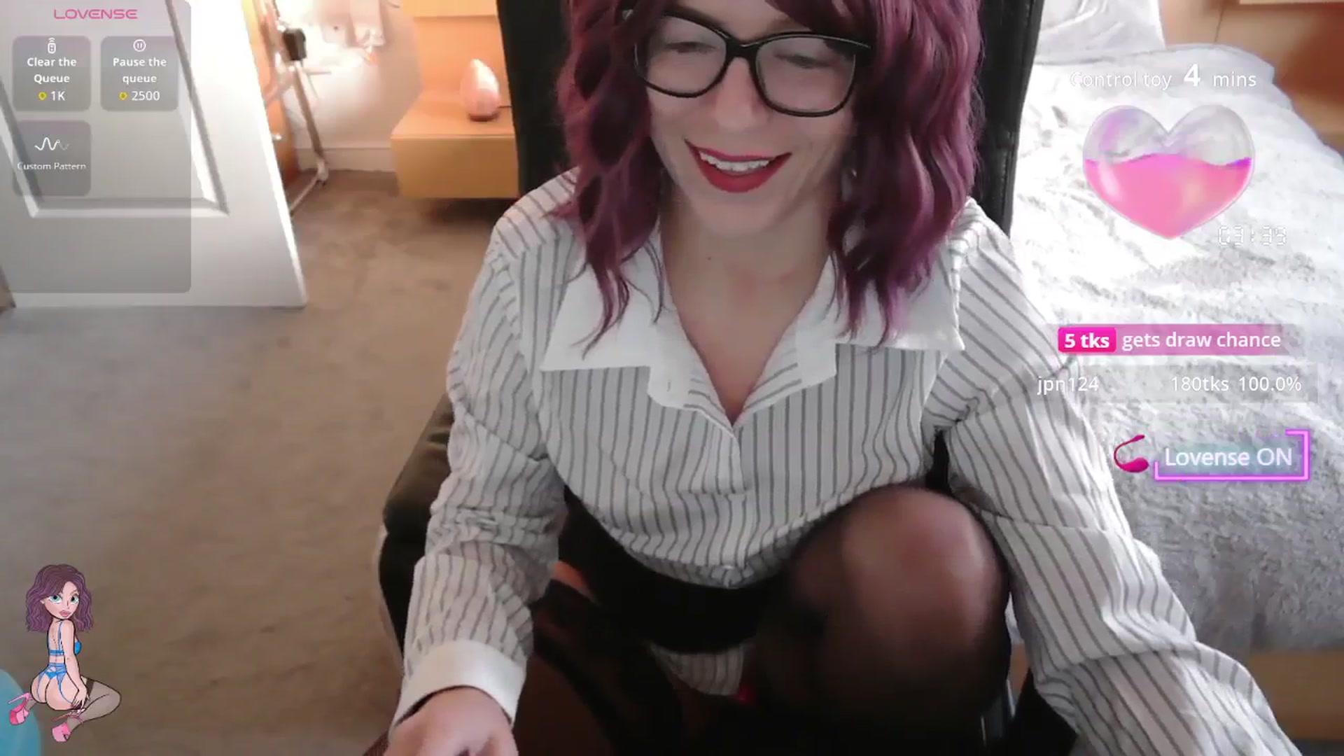 Gallery image thumbnail from size2shoes's myfreecams stream on, 11/17/2025, 16:00 image 18 of 20