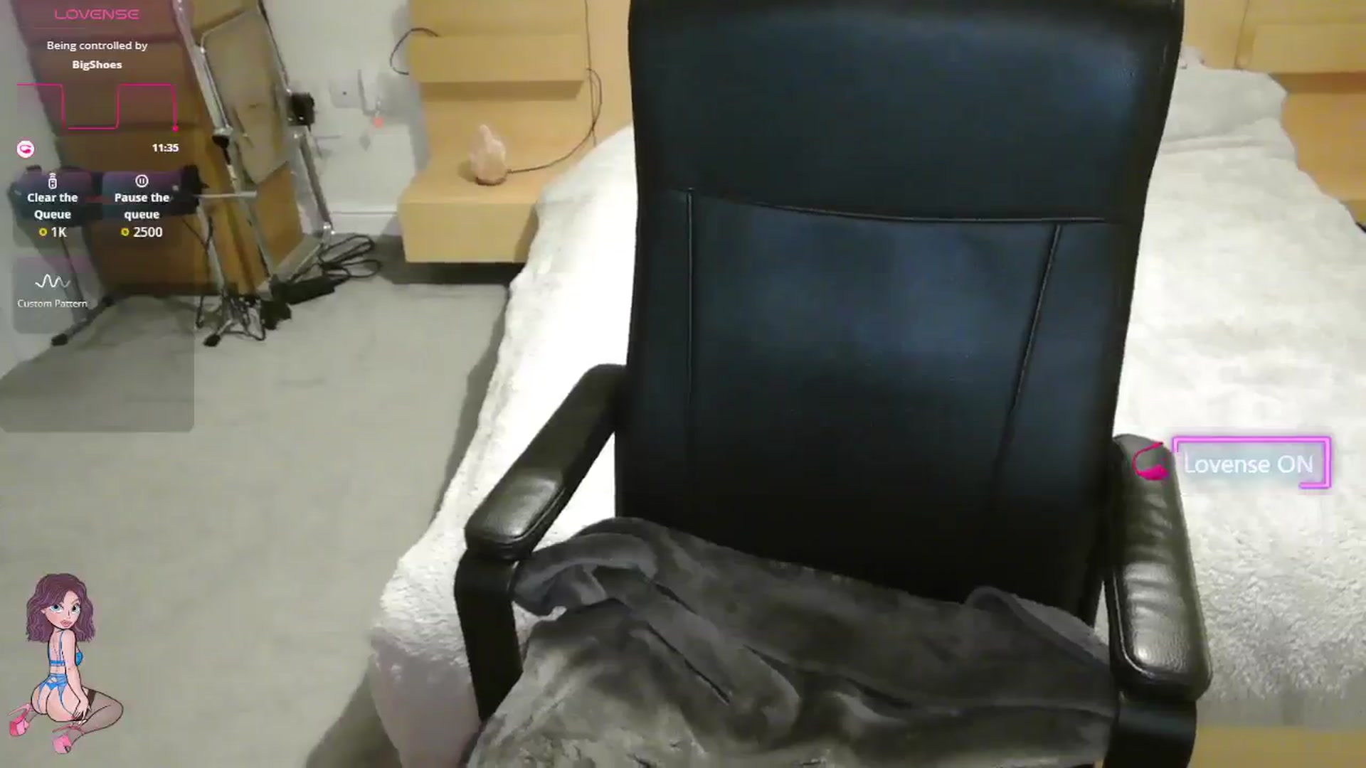 Gallery image thumbnail from size2shoes's myfreecams stream on, 11/19/2025, 23:40 image 16 of 20