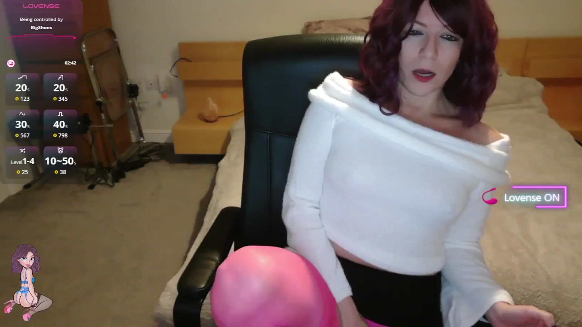 Gallery image thumbnail from size2shoes's myfreecams stream on, 11/19/2025, 23:40 image 3 of 20