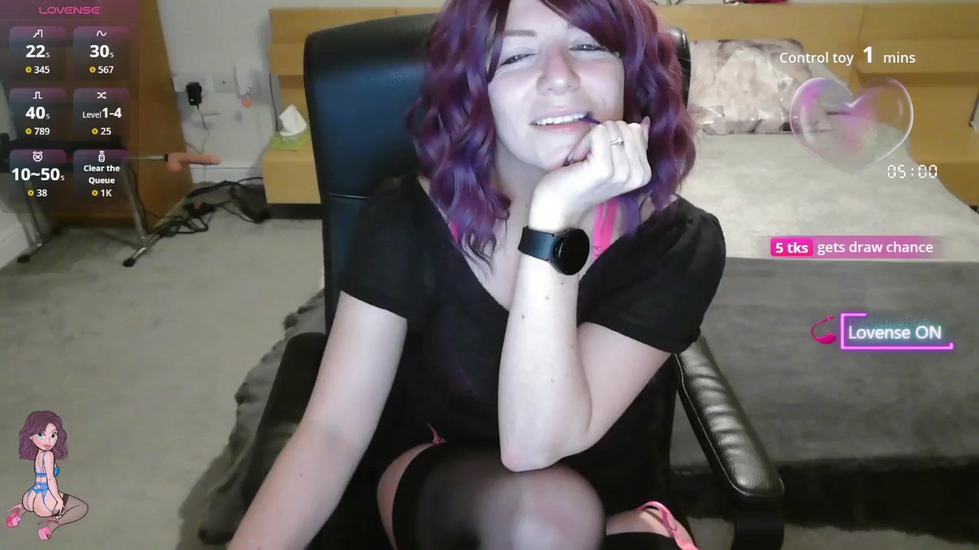 Gallery image thumbnail from size2shoes's myfreecams stream on, 12/01/2025, 23:25 image 14 of 20