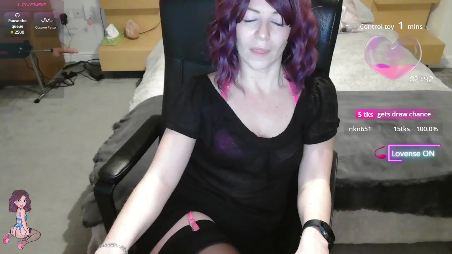 Gallery image thumbnail from size2shoes's myfreecams stream on, 12/02/2025, 24:16 image 5 of 20