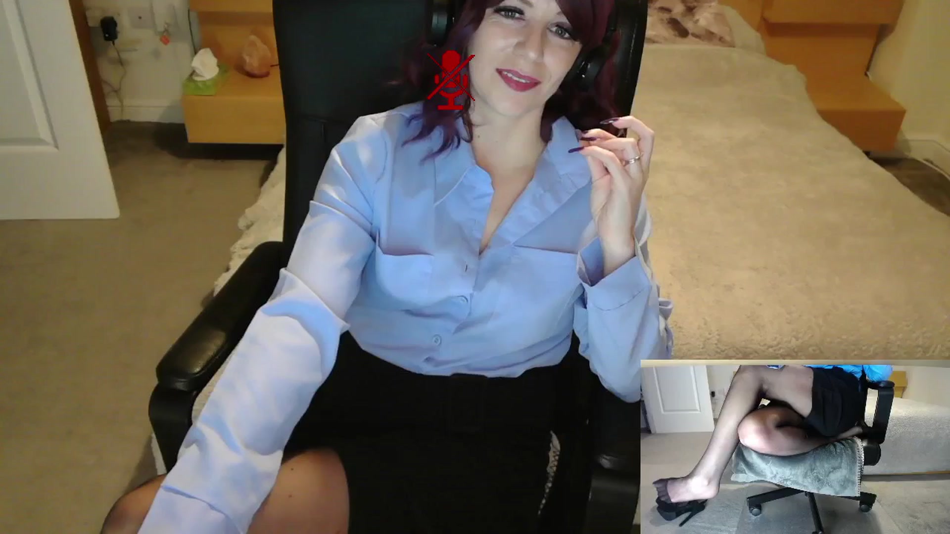 Gallery image thumbnail from size2shoes's myfreecams stream on, 12/09/2025, 16:35 image 14 of 20