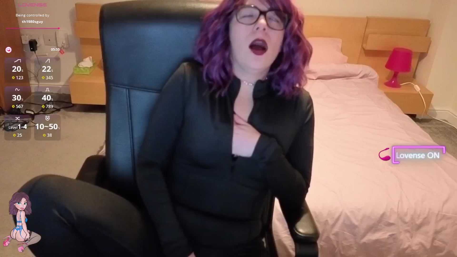 Gallery image thumbnail from size2shoes's myfreecams stream on, 12/31/2025, 01:30 image 10 of 20