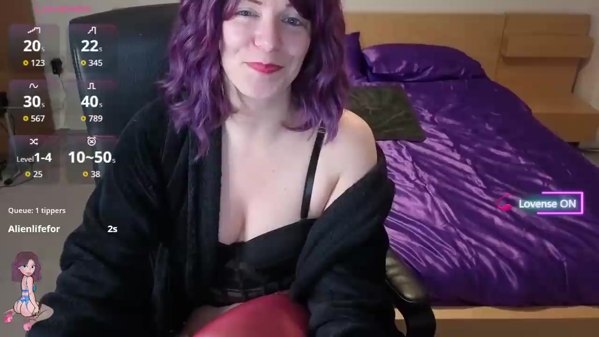 Gallery image thumbnail from size2shoes's myfreecams stream on, 05/05/2026, 22:16 image 16 of 20