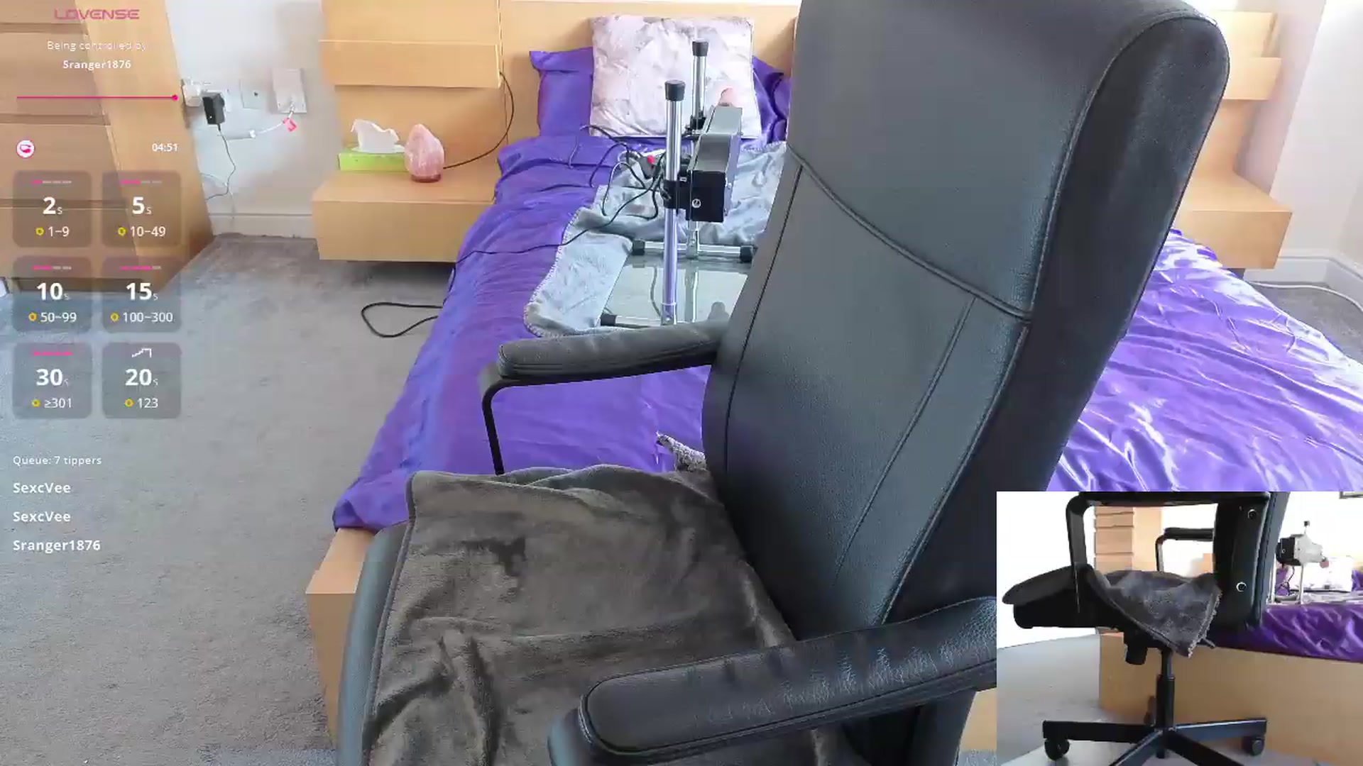 Gallery image thumbnail from size2shoes's myfreecams stream on, 06/05/2026, 18:13 image 17 of 20