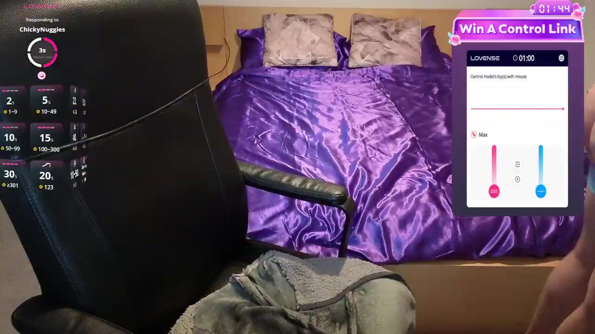 Gallery image thumbnail from size2shoes's myfreecams stream on, 06/07/2026, 23:49 image 16 of 20