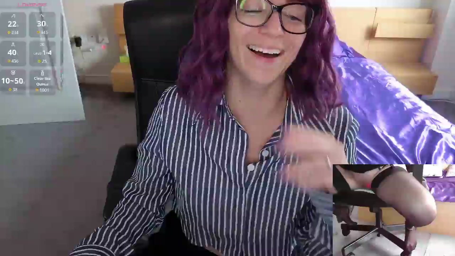 Gallery image thumbnail from size2shoes's myfreecams stream on, 06/08/2026, 16:21 image 19 of 20