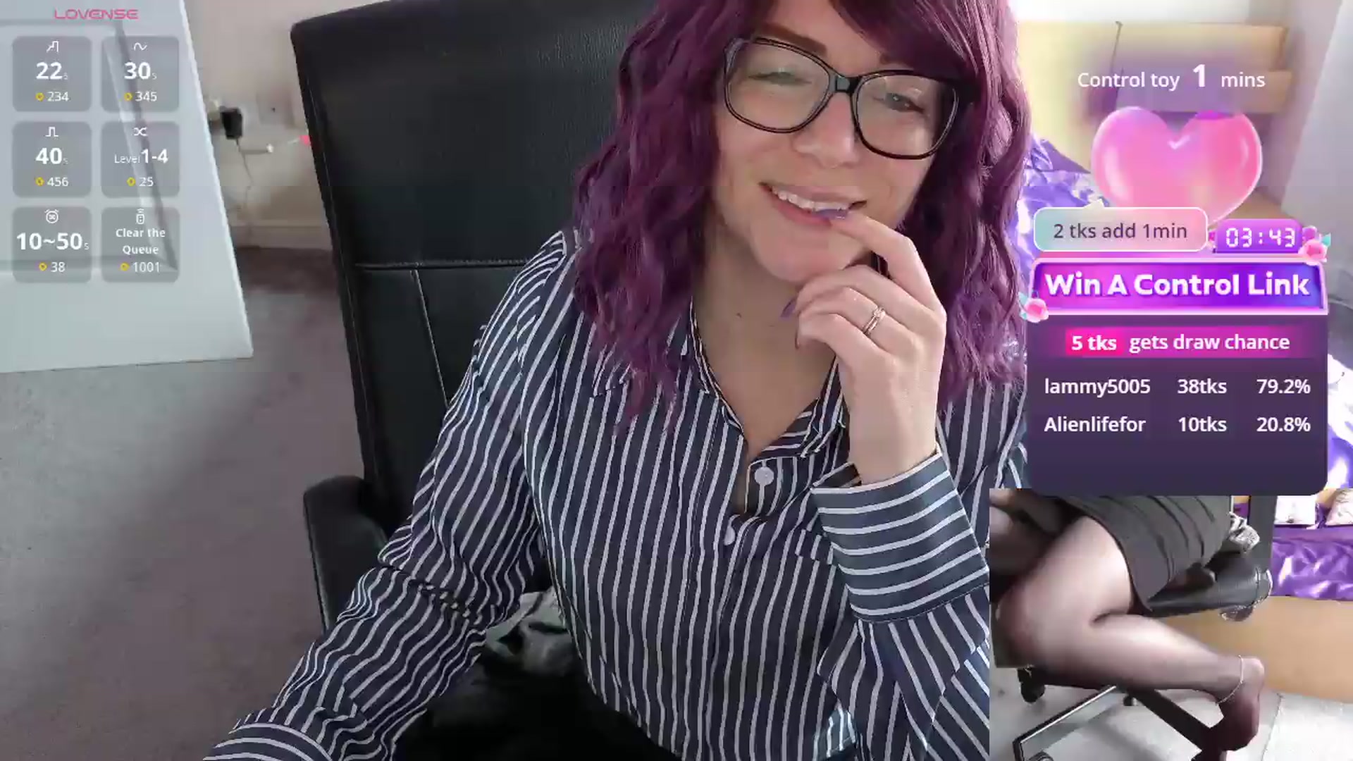 Gallery image thumbnail from size2shoes's myfreecams stream on, 06/08/2026, 16:21 image 10 of 20