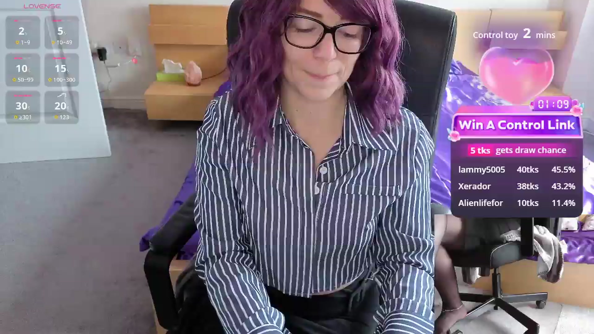 Gallery image thumbnail from size2shoes's myfreecams stream on, 06/08/2026, 16:21 image 12 of 20