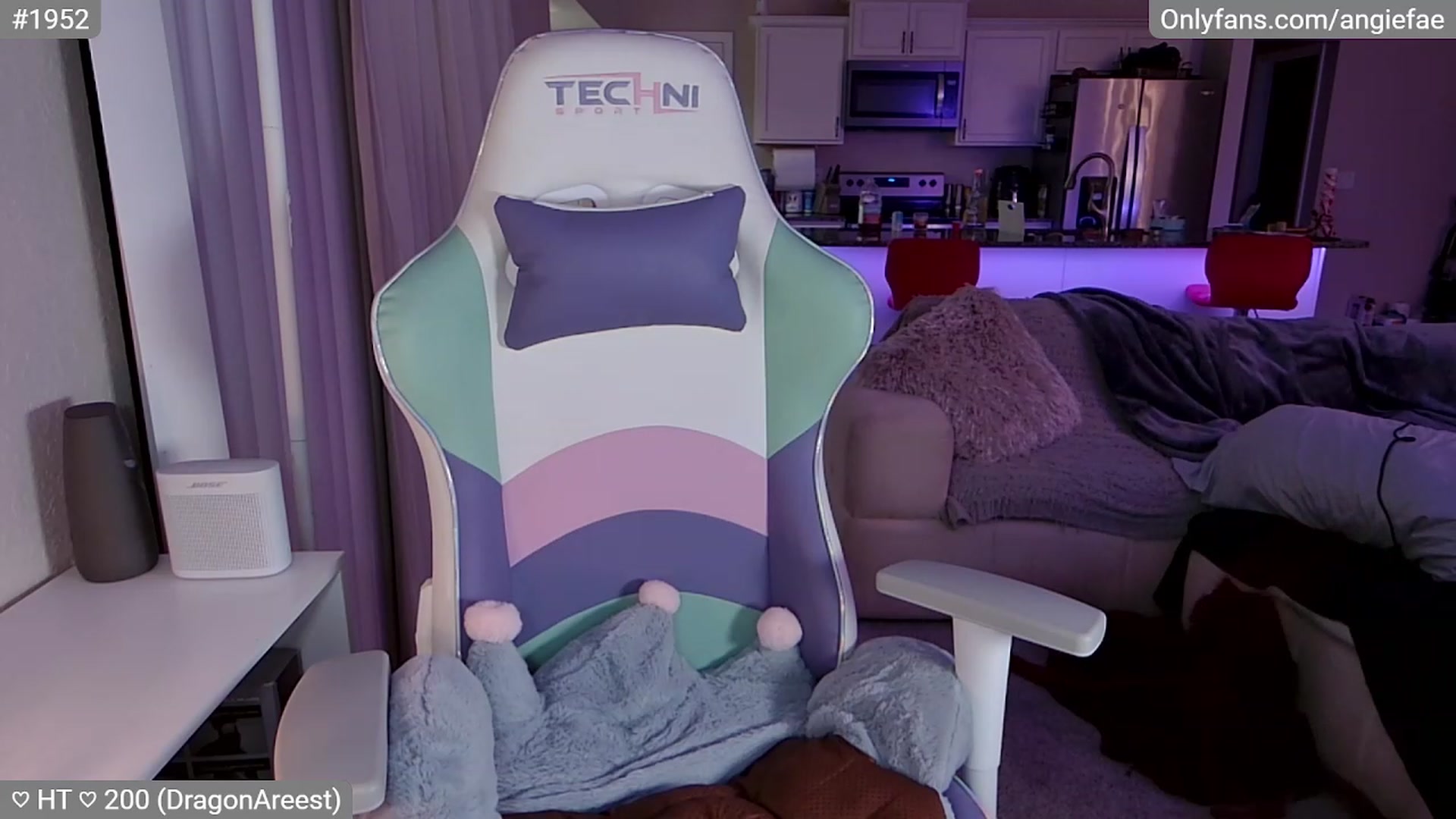 Gallery image thumbnail from skankhunt420's myfreecams stream on, 07/02/2023, 03:46 image 19 of 20