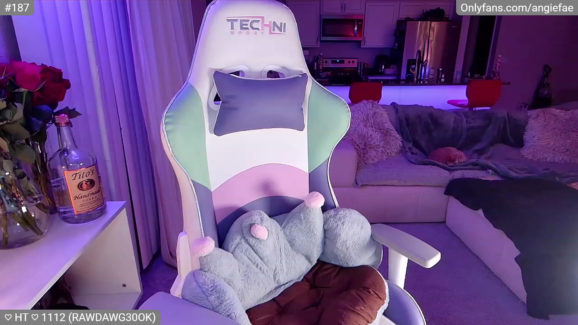 Gallery image thumbnail from skankhunt420's myfreecams stream on, 07/06/2023, 07:05 image 9 of 20