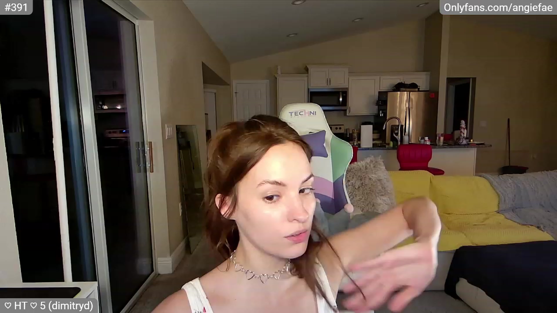 Gallery image thumbnail from skankhunt420's myfreecams stream on, 07/21/2023, 01:05 image 17 of 20
