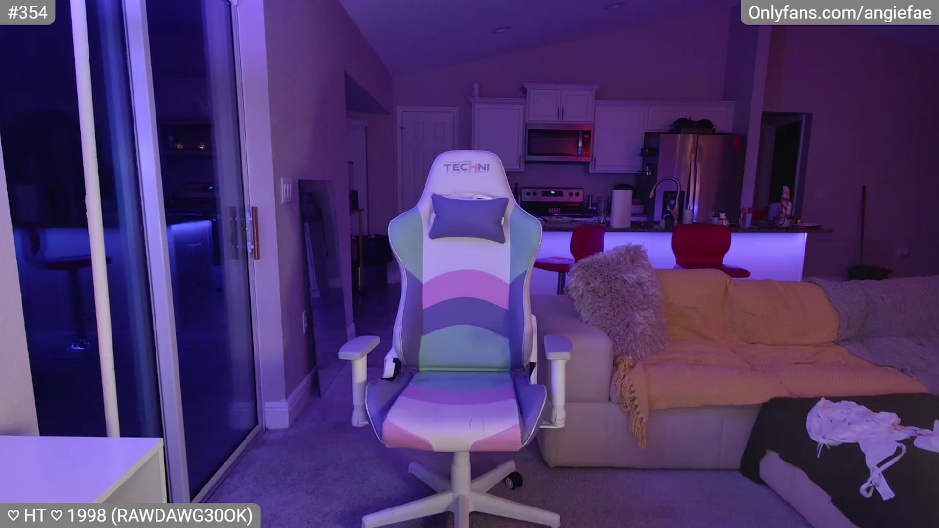 Gallery image thumbnail from skankhunt420's myfreecams stream on, 07/21/2023, 02:25 image 6 of 20