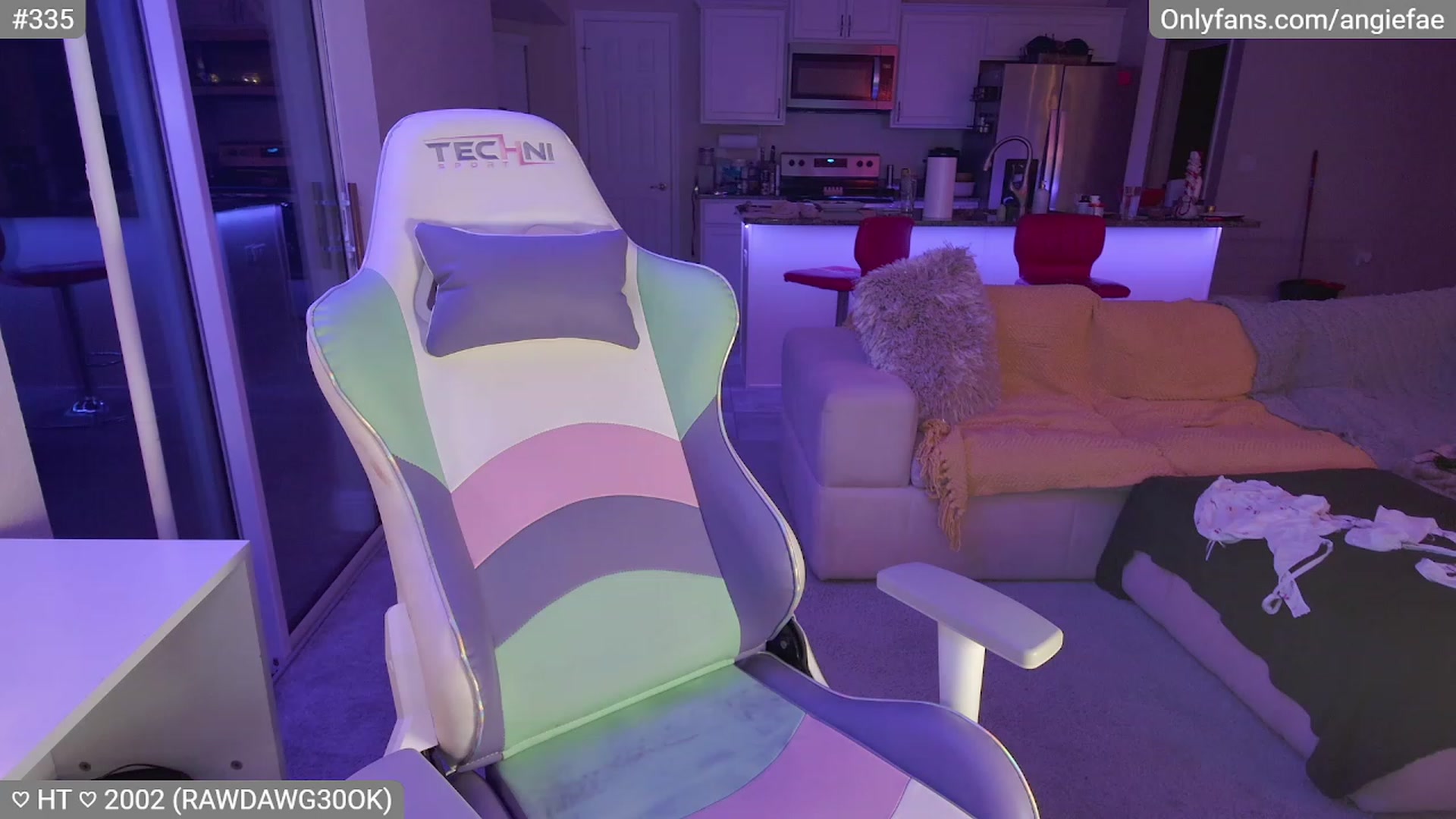 Gallery image thumbnail from skankhunt420's myfreecams stream on, 07/21/2023, 03:05 image 17 of 20