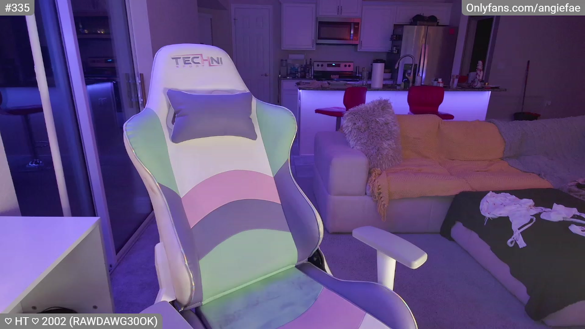Gallery image thumbnail from skankhunt420's myfreecams stream on, 07/21/2023, 03:05 image 16 of 20