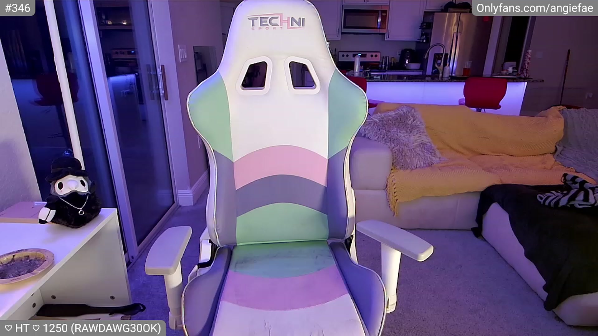 Gallery image thumbnail from skankhunt420's myfreecams stream on, 07/23/2023, 04:40 image 8 of 20
