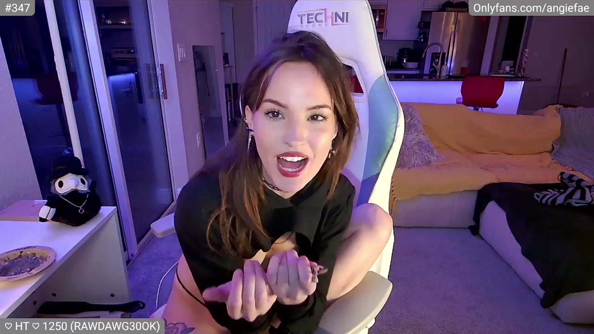 Gallery image thumbnail from skankhunt420's myfreecams stream on, 07/23/2023, 04:40 image 11 of 20