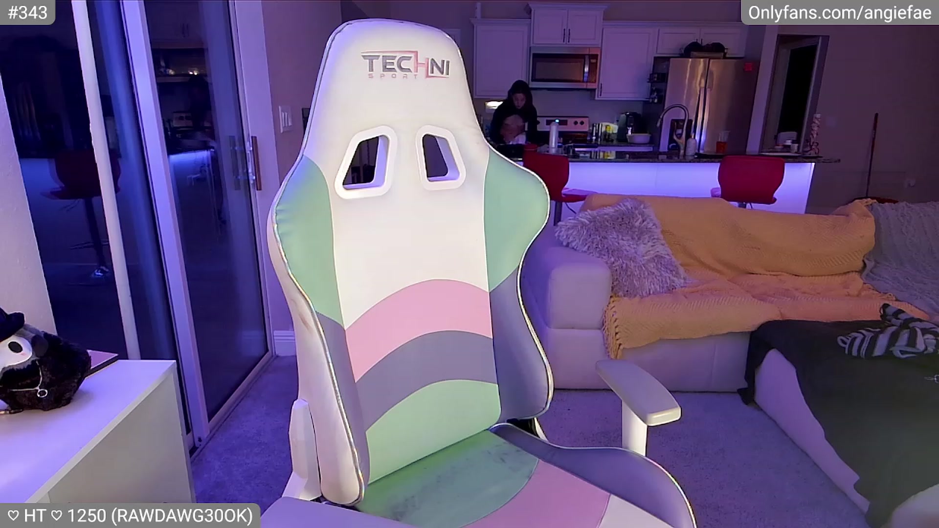 Gallery image thumbnail from skankhunt420's myfreecams stream on, 07/23/2023, 06:36 image 1 of 20