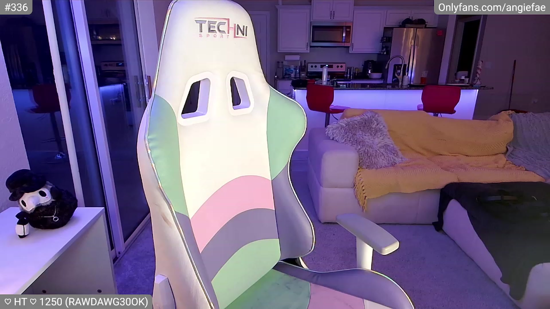 Gallery image thumbnail from skankhunt420's myfreecams stream on, 07/23/2023, 06:36 image 11 of 20