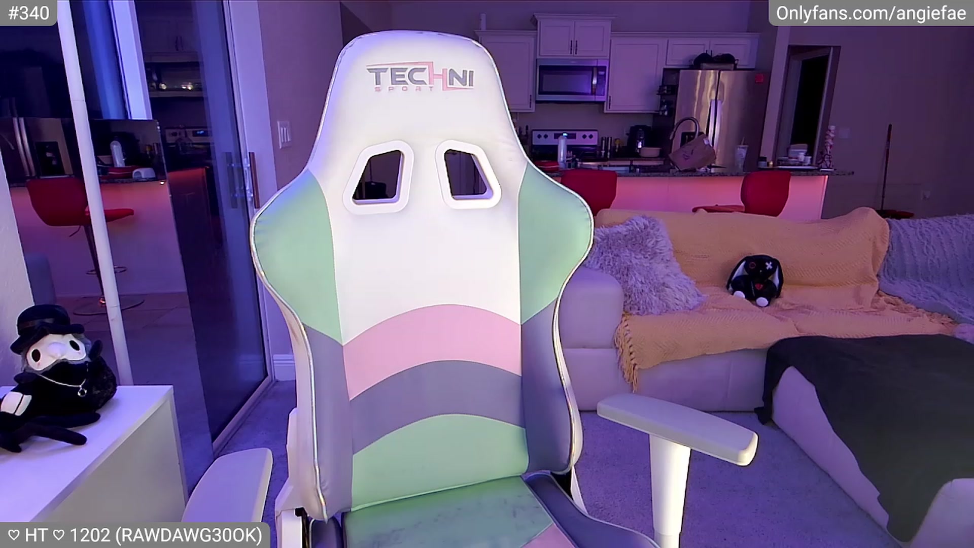 Gallery image thumbnail from skankhunt420's myfreecams stream on, 07/24/2023, 04:06 image 5 of 20