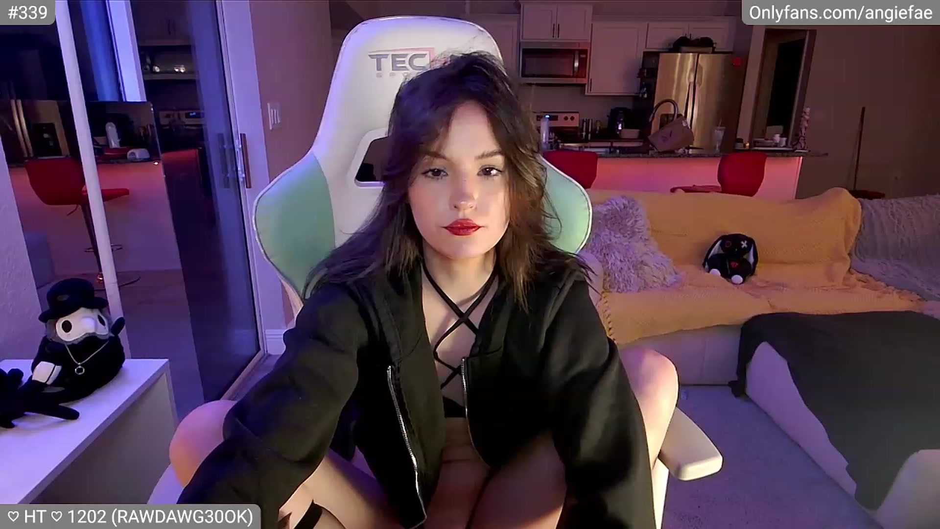 Gallery image thumbnail from skankhunt420's myfreecams stream on, 07/24/2023, 04:06 image 17 of 20