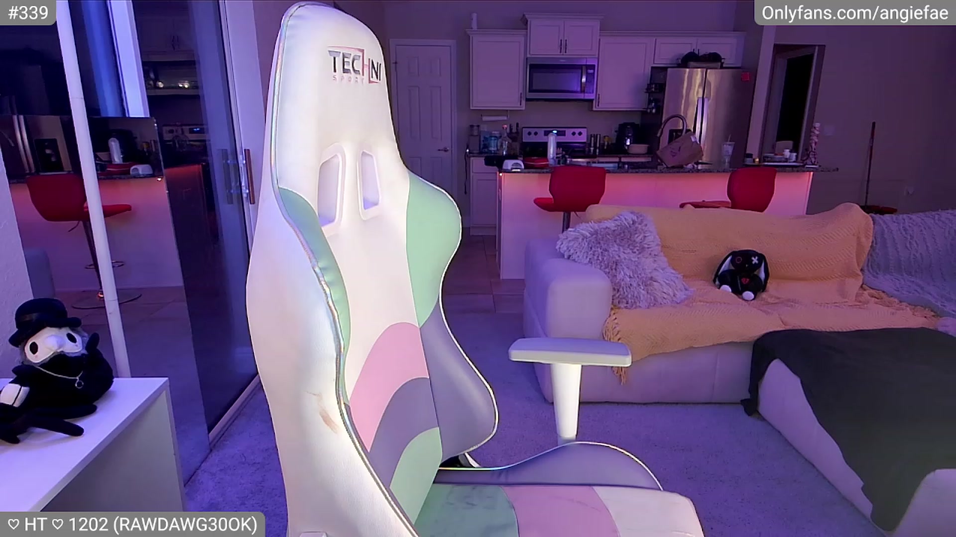 Gallery image thumbnail from skankhunt420's myfreecams stream on, 07/24/2023, 04:06 image 12 of 20
