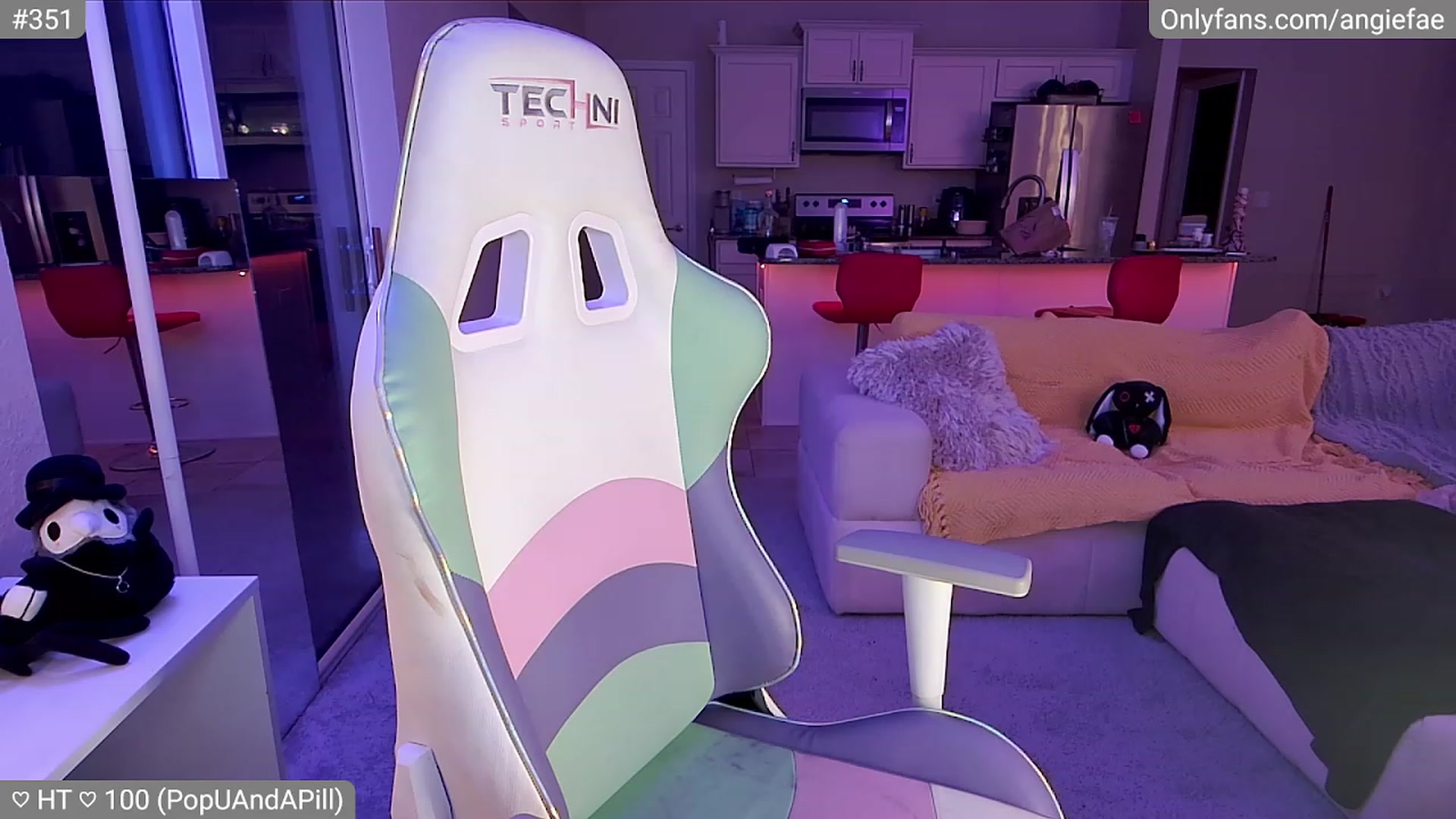 Gallery image thumbnail from skankhunt420's myfreecams stream on, 07/24/2023, 04:06 image 2 of 20
