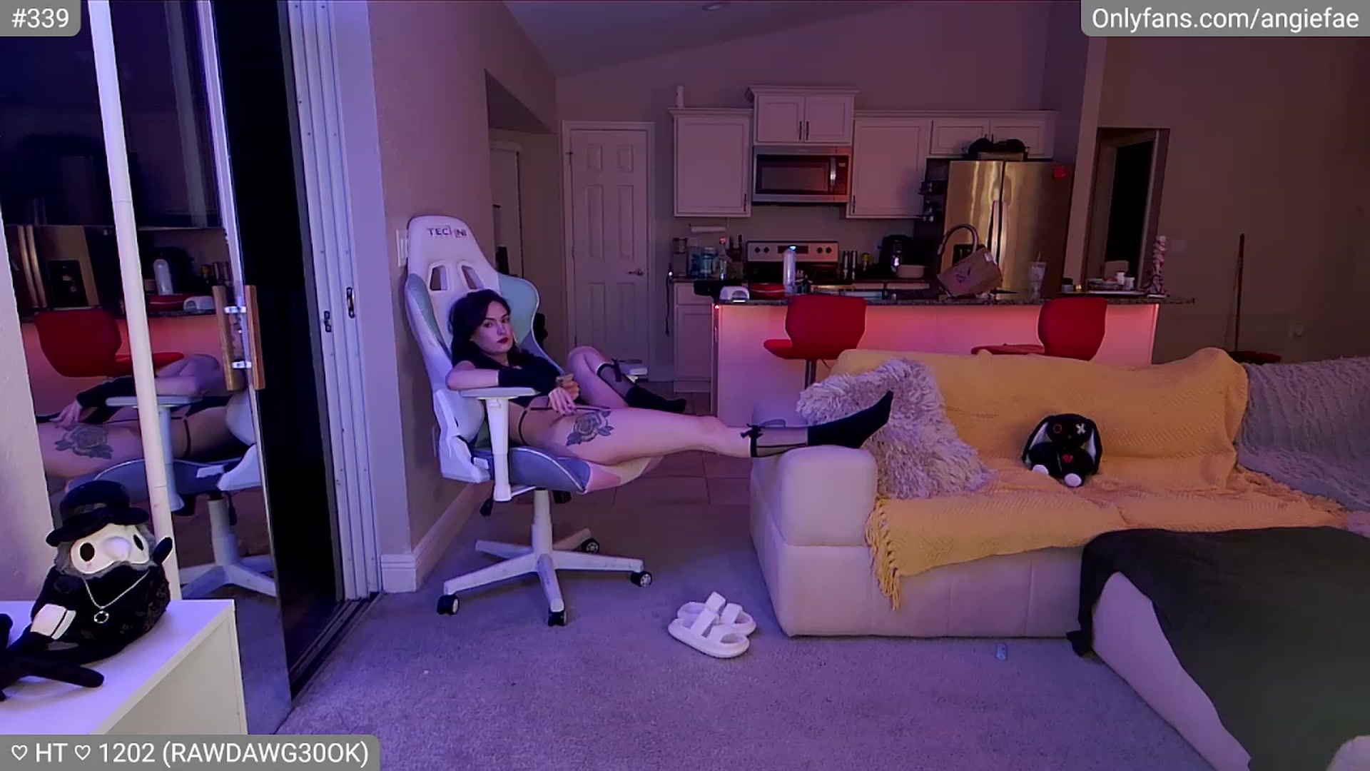 Gallery image thumbnail from skankhunt420's myfreecams stream on, 07/24/2023, 04:06 image 15 of 20