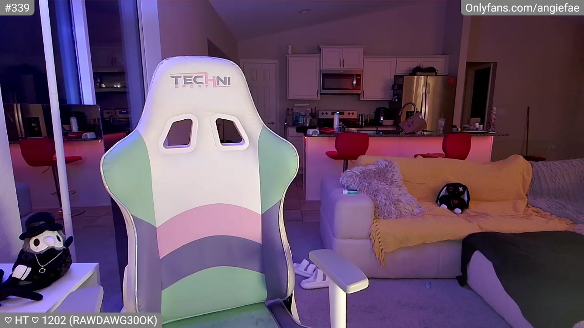 Gallery image thumbnail from skankhunt420's myfreecams stream on, 07/24/2023, 04:06 image 16 of 20