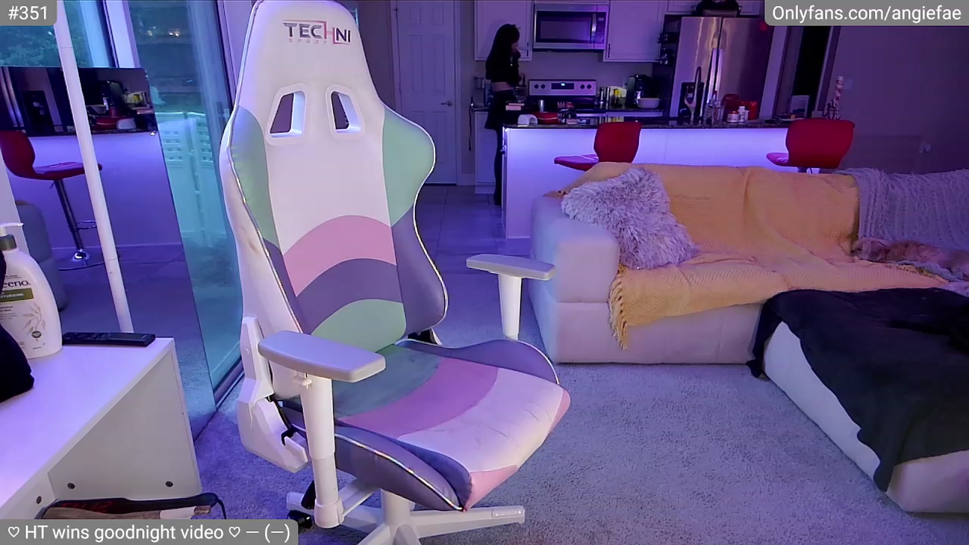 Gallery image thumbnail from skankhunt420's myfreecams stream on, 07/25/2023, 24:01 image 12 of 20