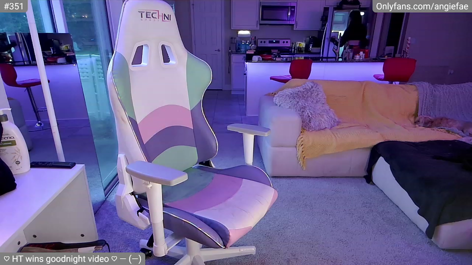 Gallery image thumbnail from skankhunt420's myfreecams stream on, 07/25/2023, 24:01 image 11 of 20