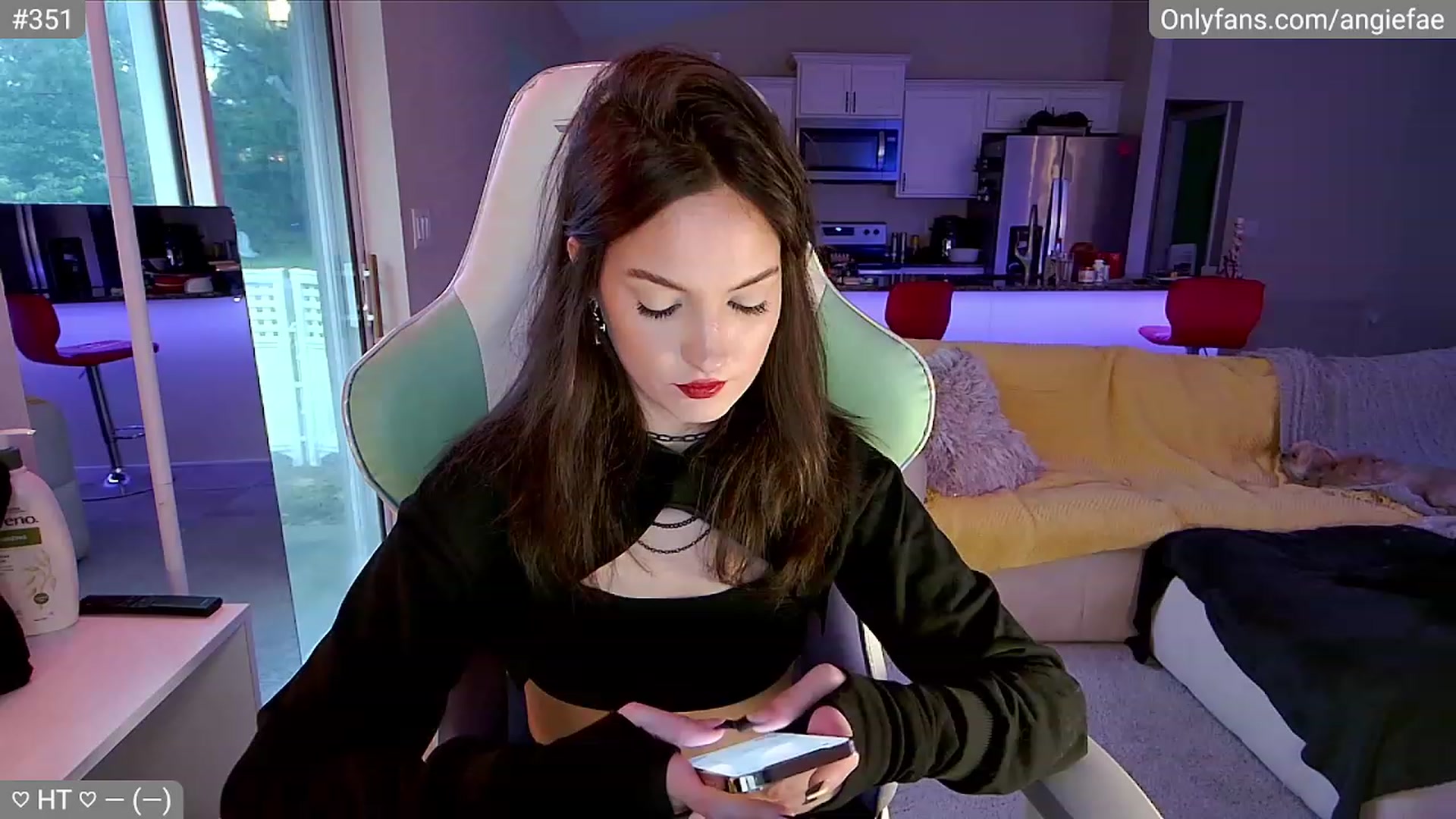 Gallery image thumbnail from skankhunt420's myfreecams stream on, 07/25/2023, 24:01 image 1 of 20