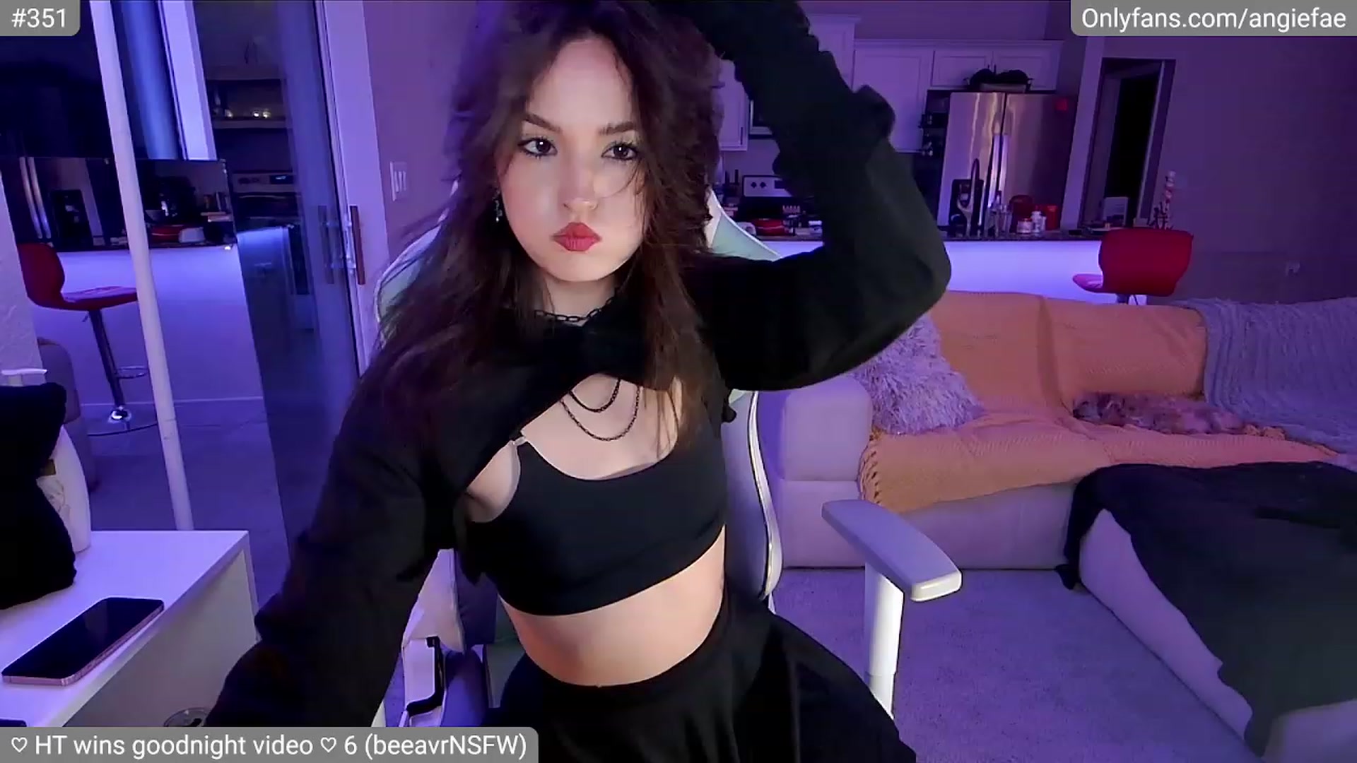 Gallery image thumbnail from skankhunt420's myfreecams stream on, 07/25/2023, 03:30 image 5 of 20