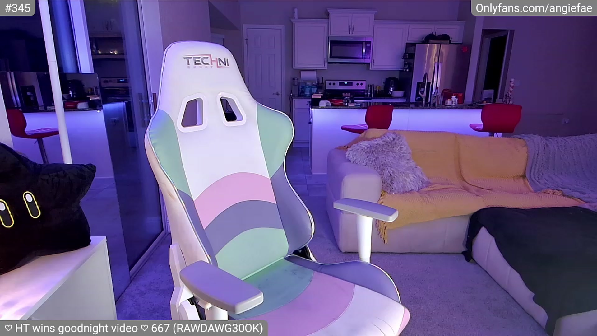 Gallery image thumbnail from skankhunt420's myfreecams stream on, 07/25/2023, 03:30 image 13 of 20