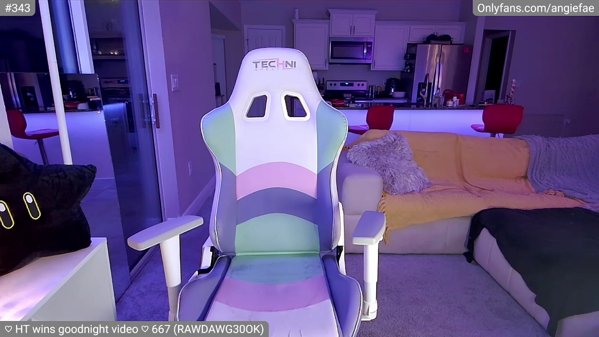 Gallery image thumbnail from skankhunt420's myfreecams stream on, 07/25/2023, 03:30 image 15 of 20