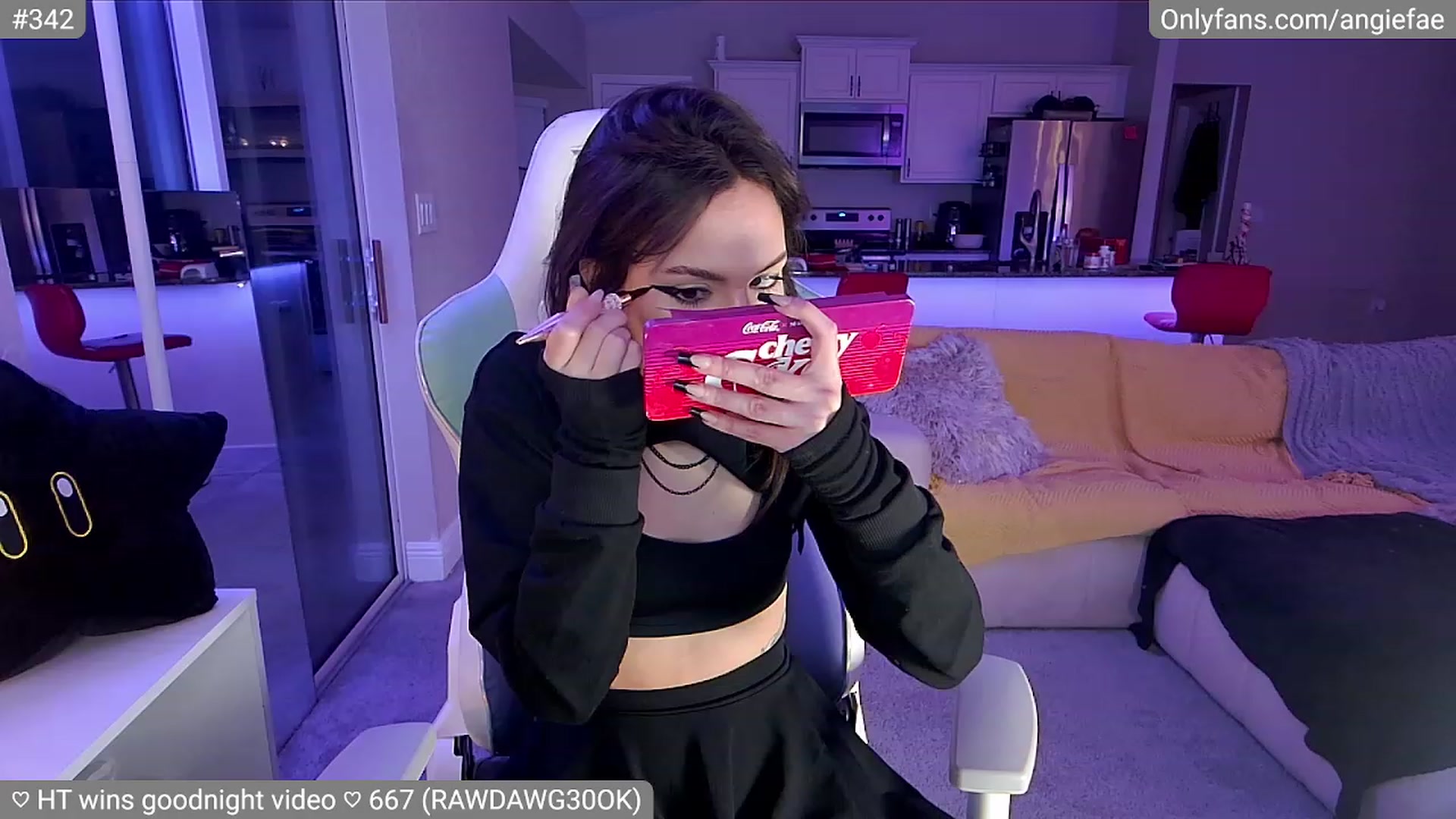 Gallery image thumbnail from skankhunt420's myfreecams stream on, 07/25/2023, 06:01 image 6 of 20