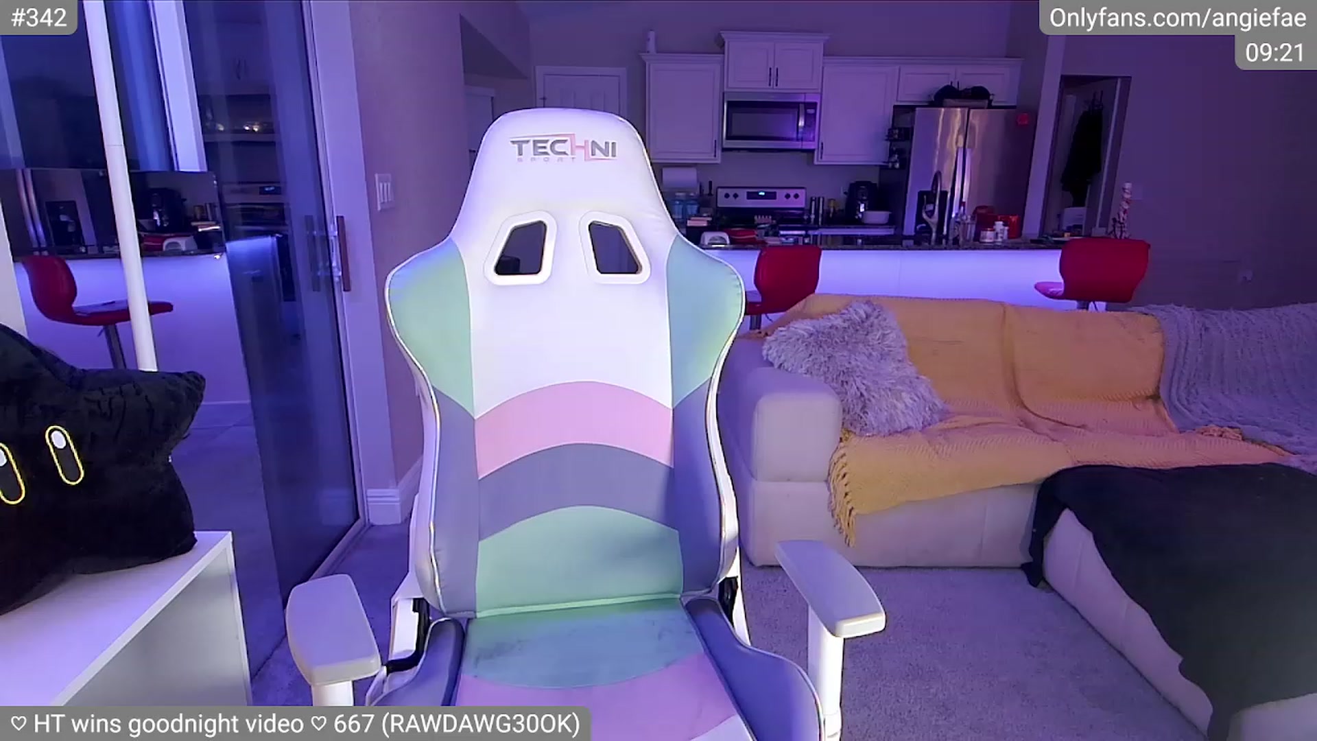 Gallery image thumbnail from skankhunt420's myfreecams stream on, 07/25/2023, 06:01 image 4 of 20