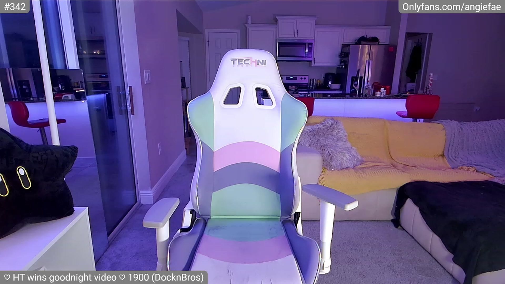 Gallery image thumbnail from skankhunt420's myfreecams stream on, 07/25/2023, 06:01 image 9 of 20