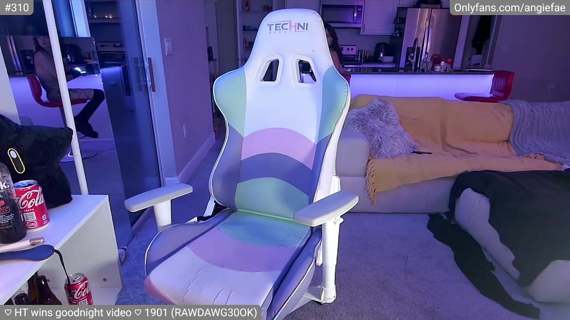 Gallery image thumbnail from skankhunt420's myfreecams stream on, 07/25/2023, 09:04 image 4 of 20
