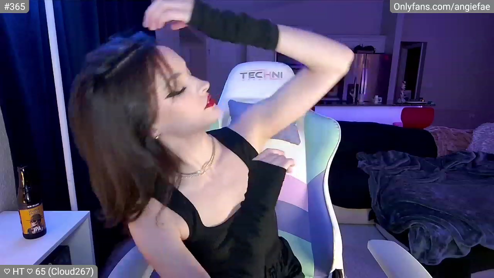 Gallery image thumbnail from skankhunt420's myfreecams stream on, 07/28/2023, 03:29 image 8 of 20