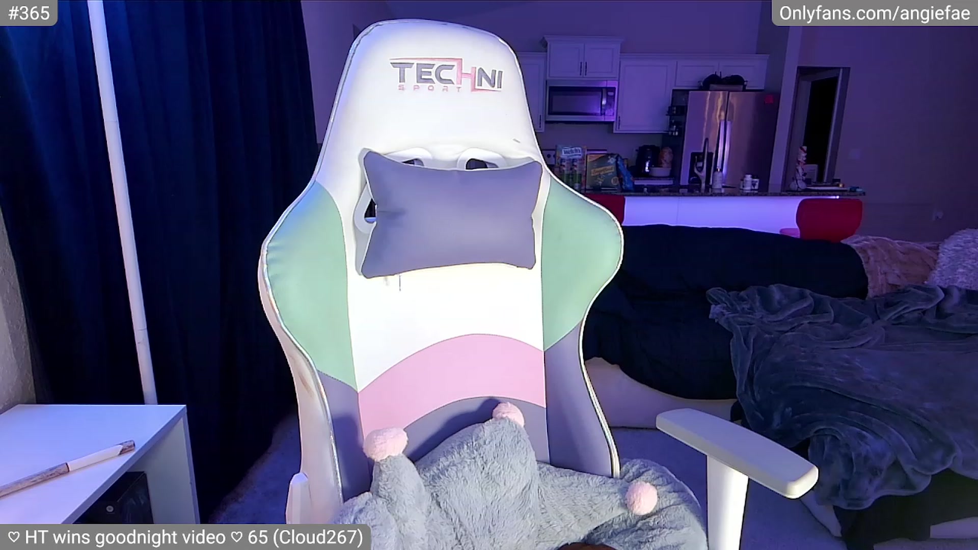 Gallery image thumbnail from skankhunt420's myfreecams stream on, 07/28/2023, 03:29 image 2 of 20