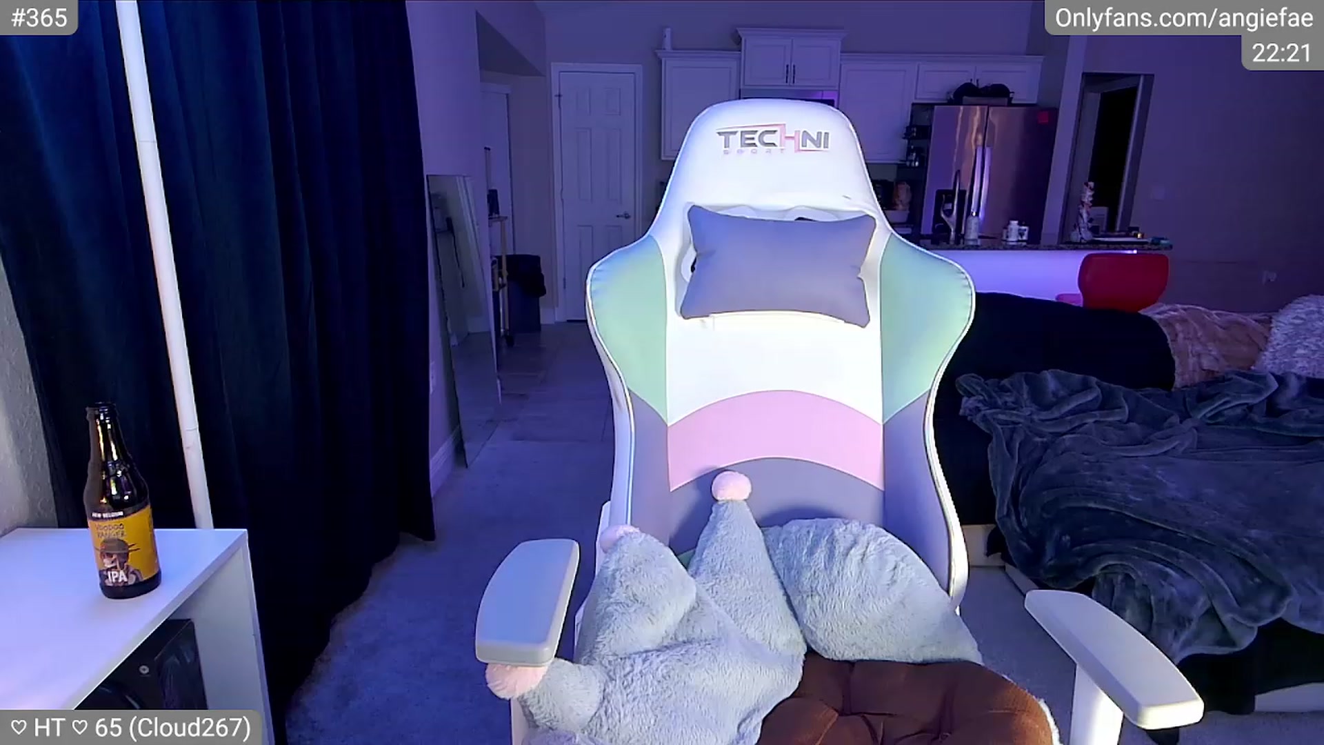 Gallery image thumbnail from skankhunt420's myfreecams stream on, 07/28/2023, 04:43 image 2 of 20