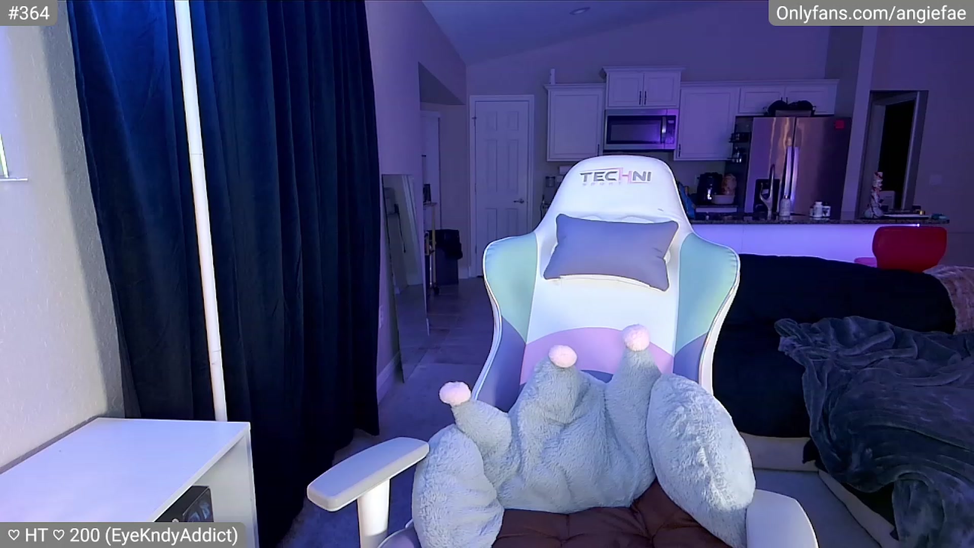 Gallery image thumbnail from skankhunt420's myfreecams stream on, 07/28/2023, 04:43 image 12 of 20