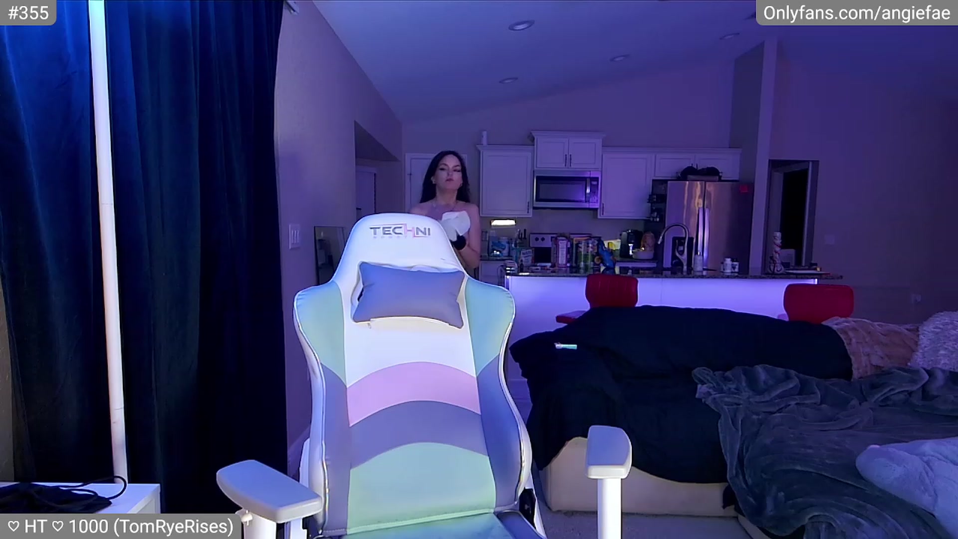 Gallery image thumbnail from skankhunt420's myfreecams stream on, 07/28/2023, 06:38 image 12 of 20